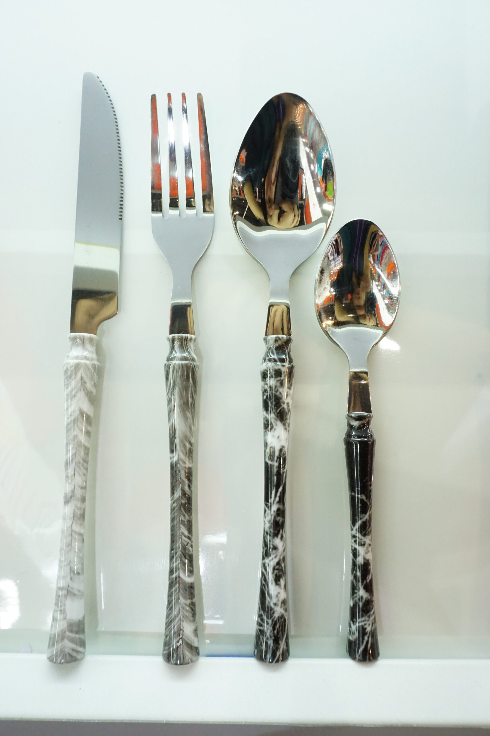 stainless steel knife fork spoon set with plastic handles