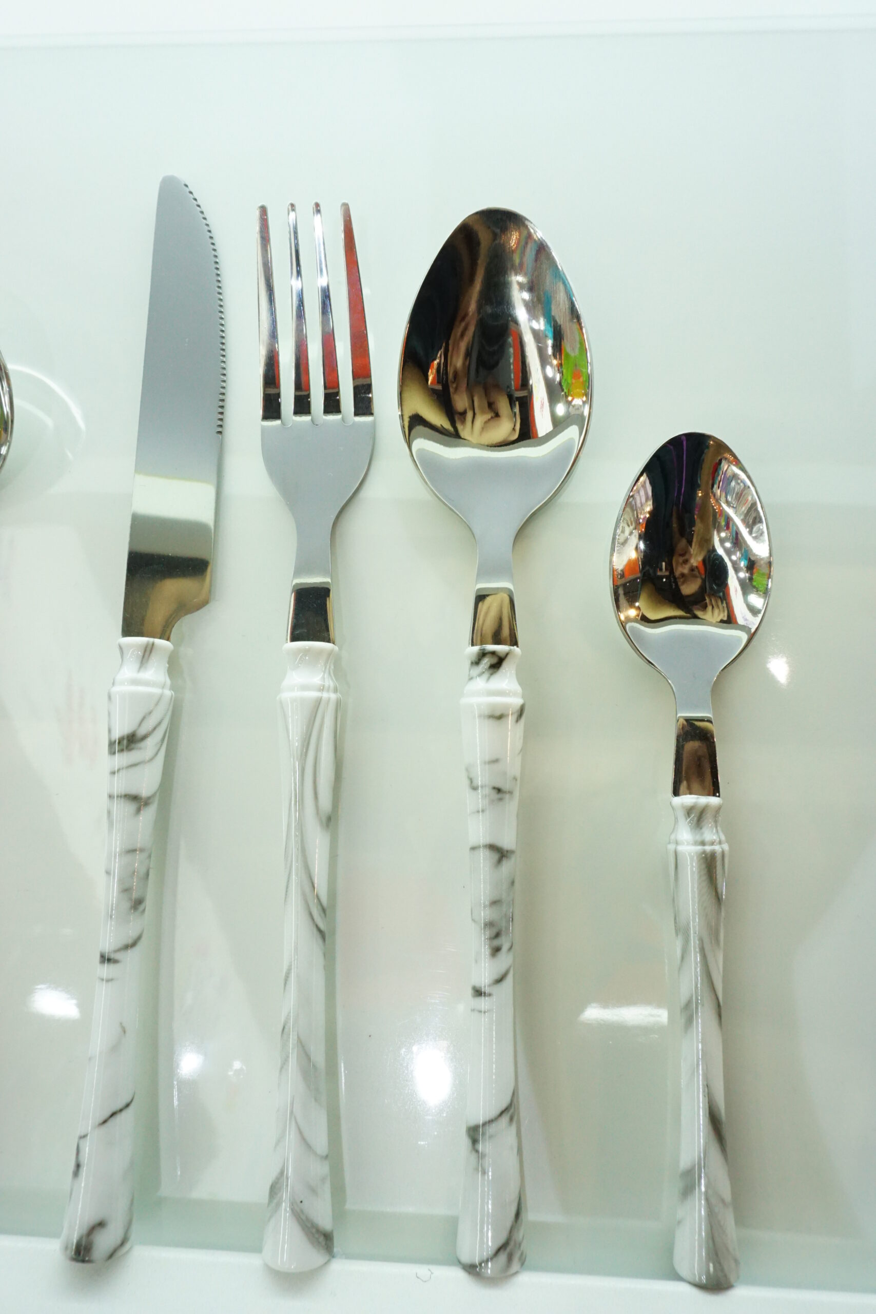 stainless steel knife fork spoon set with plastic handles