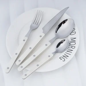 neues weihnachtliches Besteckset aus Edelstahl mit buntem Griff