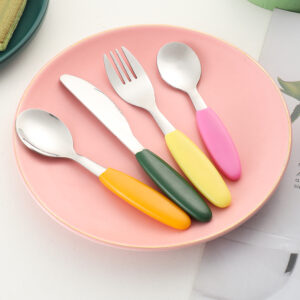Großhandel Herstellung Messer Löffel Gabel Küche Restaurant Kunststoffgriff Besteck Set Edelstahl Besteck Set (复制)